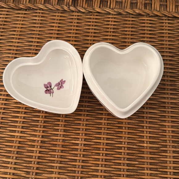 Hammersley Victorian Violets Heart Shaped Trinket Dish - Picture 3 of 4